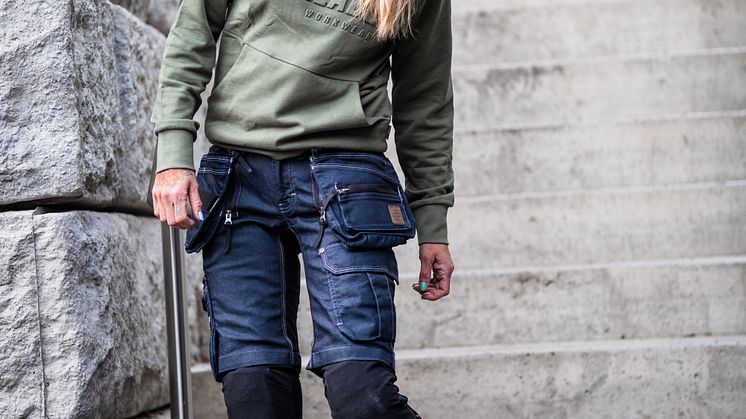 Craftsman_Woman_7992_3560