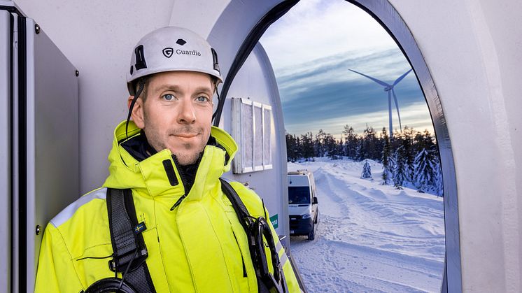 Säkerheten kommer alltid först. Här är vår servicetekniker Thommy Larsson.