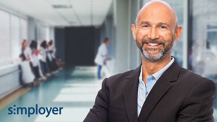 Företag som skänker varor och gåvor till välgörenhet och till samhällsnyttiga projekt ska inte behöva betala extra skatt! Lagstiftningen måste ändras så att hållbarhet blir mer värt – och det snabbt! Det menar Håkan Larsson, momsexpert på Simployer.