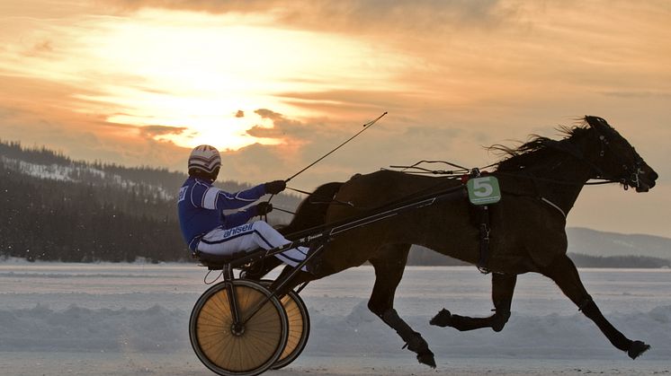 Åre istrav med Adielsson och dubbelt Uhrberg