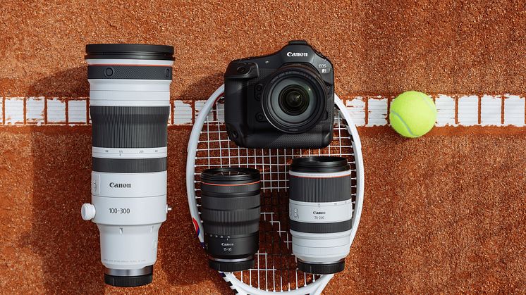 EOS R1_Ambient_camera_and_lenses_on_tennis_court_64982.jpg