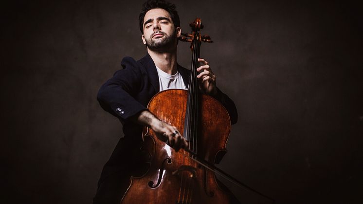 Cellostjärnan Pablo Ferrández spelar livestreaimad konsert i Gävle Konserthus