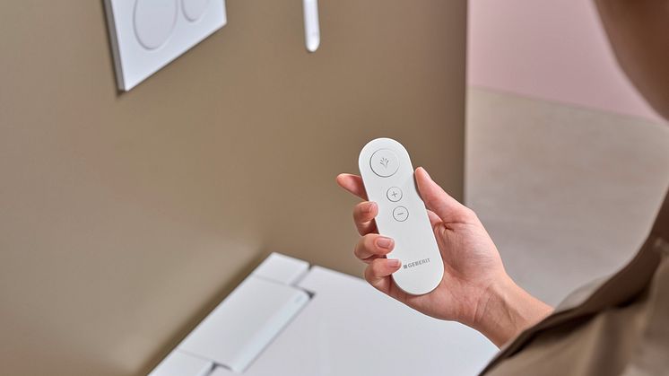 2024_Geberit Aquaclean_Feature_Alba_Remote_control_01_Original.jpeg