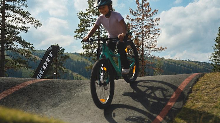 Barn cykling pumptrack Sälen.jpg