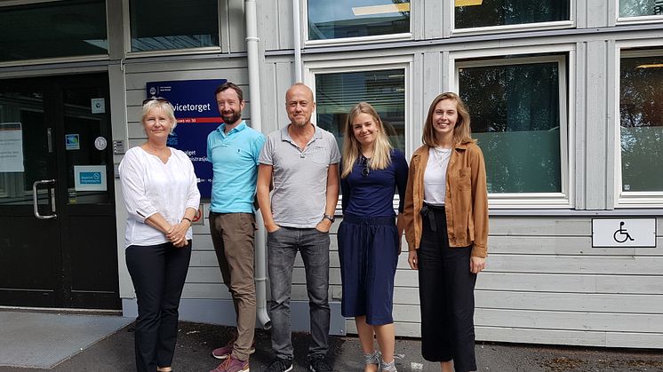 Her ser du noen av forskerne som skal jobbe med kartleggingen. Fra venstre: Marit Ekne Ruud, Bengt Andersen, Ingar Brattbakk, Astri Margareta Dalseide og Yngvild Margrete Mæhle