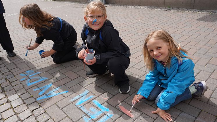 Aline, Hildur och Alice. Från vänster till höger_2