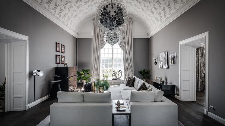 Paradvåning med sjötomt och panoramautsikt
