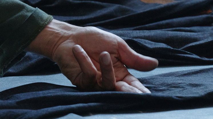 Stillbild ur videoverket "Workers, Settlers, Hippies and Imaginary Lovers" (2018, Joakim Sandqvist). 