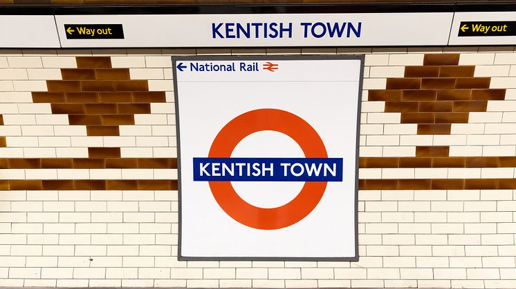 Kentish Town roundel on platform