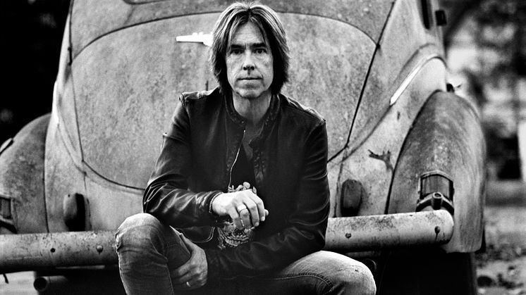 Per Gessle signerar ”En vacker natt” på Gekås i Ullared