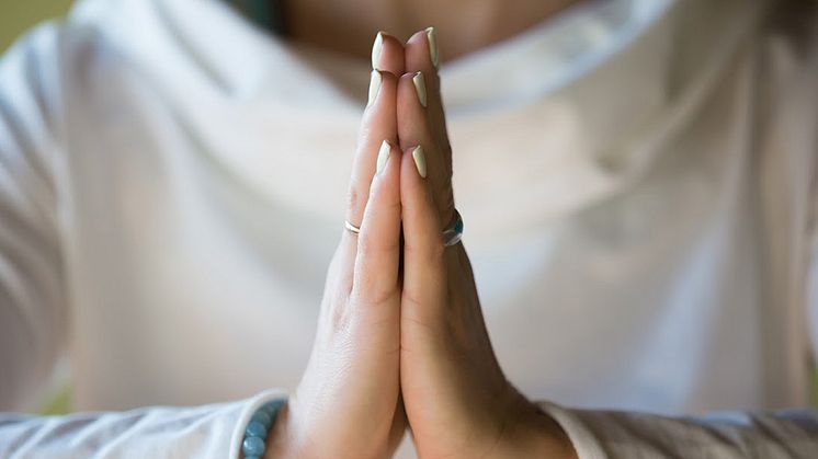 Testa yoga på en stol i helgen – på konventet Yoga Games.