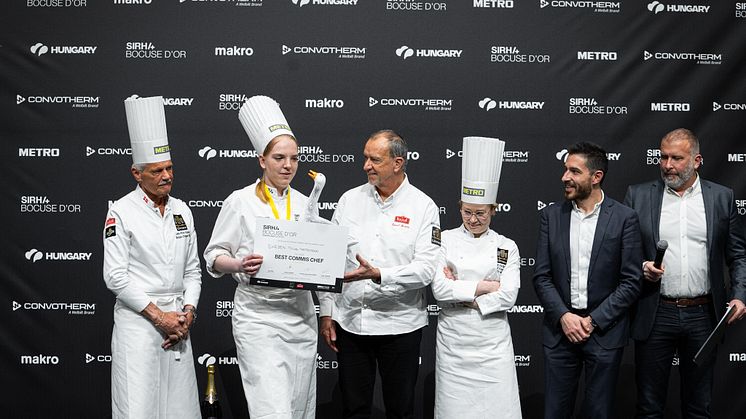 Thilda Mårtensson mottar pris för bästa commis i Bocuse d'Or Europe 2022