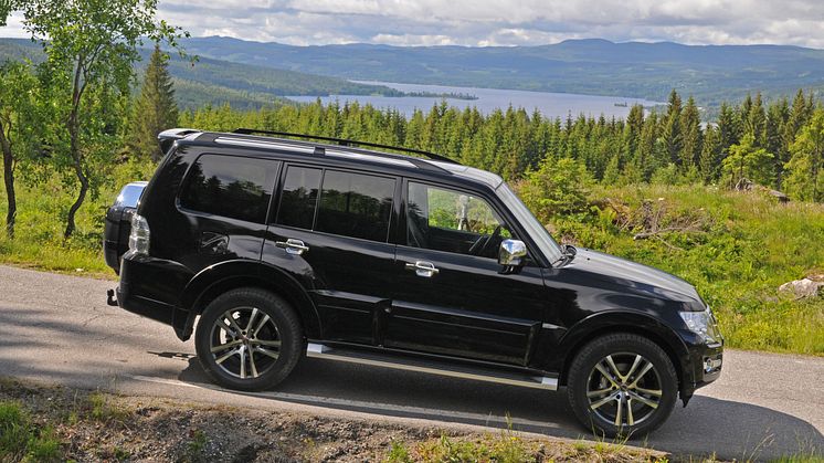 Mitsubishi Pajero 2016