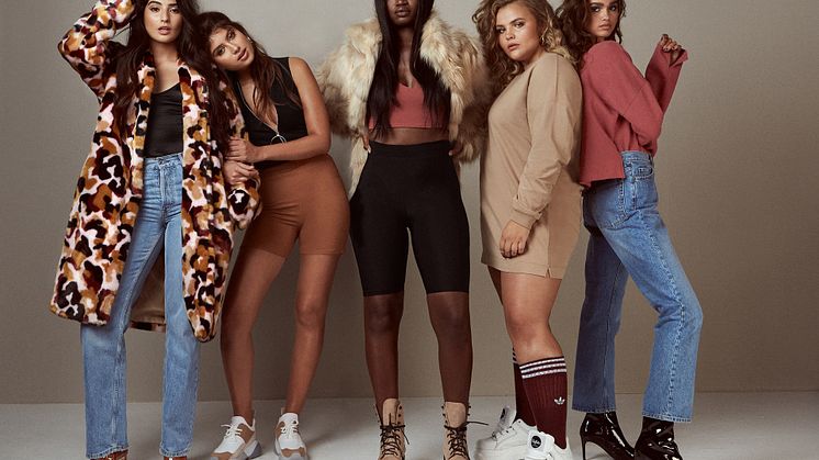 #NellyNewFaces är ett långsiktigt koncept och initiativ som ska hjälpa modeaktören att hitta modeller i alla storlekar och utseendet, något som idag saknas hos de stora modellagenturerna.