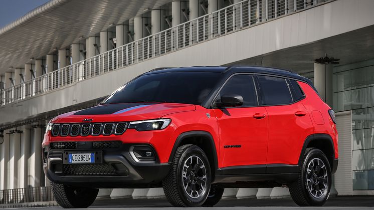 Jeep Compass 4xe Trailhawk. Bilen kan være vist med ekstraudstyr. 