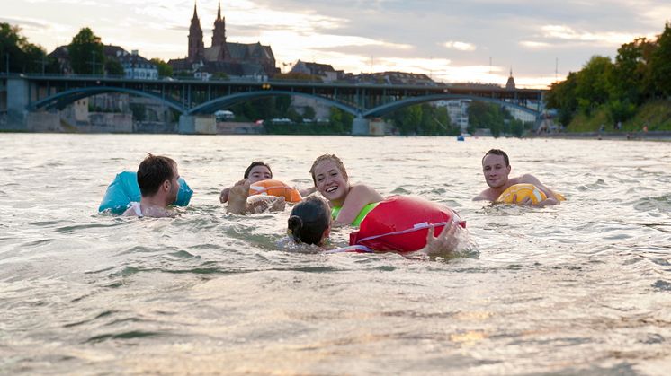 Rheinschwimmen in Basel, Copyright Basel Tourismus / Andreas Zimmermann