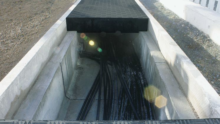 Bespoke ‘stepped’ Fibrelite covers to fit precast trenches 