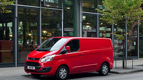 Både nye Transit Custom og 9-seteren Tourneo Custom fikk 5 Euro NCAP-stjerner.