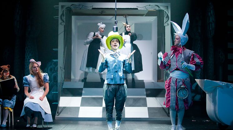 Alice i Underlandet - Viktor Morell, Caroline Rauf, Annika Kofoed, Daniel Adolfsson, Tuva Börgedotter Larsen, Martine Bakken Lundberg