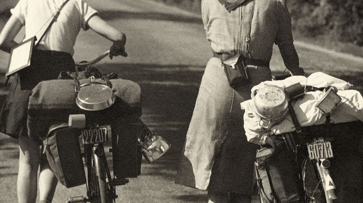 Pressinbjudan: Från snörliv till solliv - Kvinnors friluftskläder 1880-1940