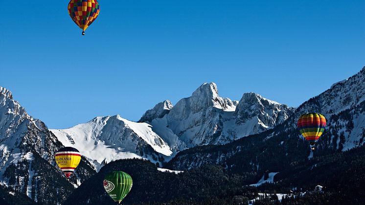 Naturpark Gruyere Pays-d Enhaut – das Ballonfestival von Chateau-d’Oex. Copyright by: Switzerland Tourism/BAFU – By-Line: swiss-image.ch/Marcus Gyger
