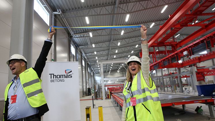 Hans Karlander (vd och koncernchef, Thomas Concrete Group) och Carina Edblad (vd, Thomas Betong)  invigde den nya fabriken. (fot. Henrik Mill)