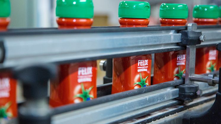 Felix tomatketchup flaskor med etikett Fågelmara- (2).jpg