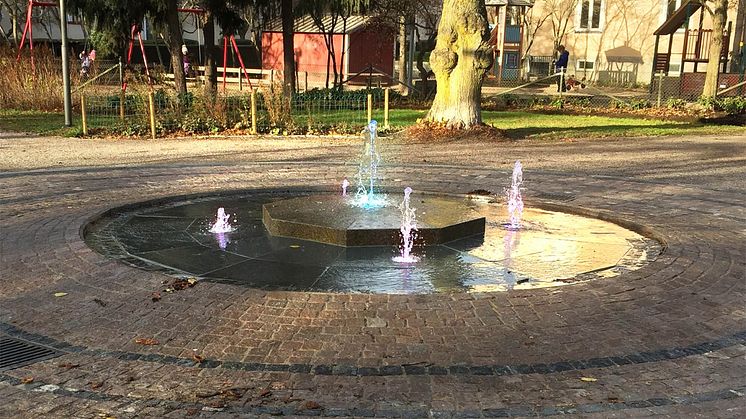 Den nya fontänen i Rudbecksparken återanvänder vattnet.