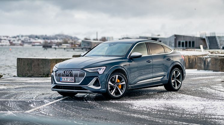 Audi e-tron S Sportback (Plasmablå)