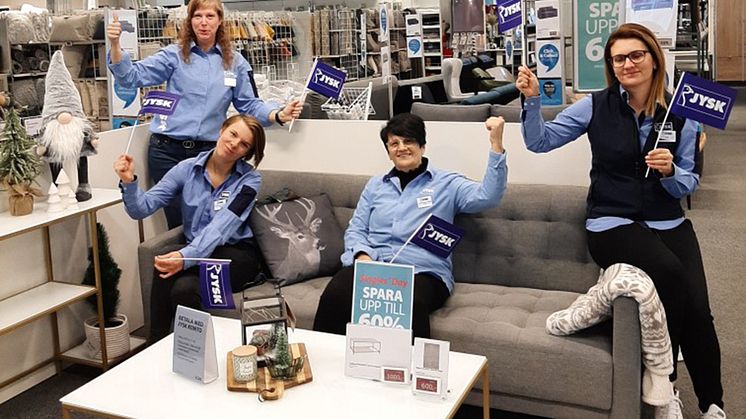 Ulrika Helander, Sandra Gidstedt, Suada Hadzimahovic och Sanela Hadzimesic kan glädjas åt att arbeta i årets JYSK-butik.