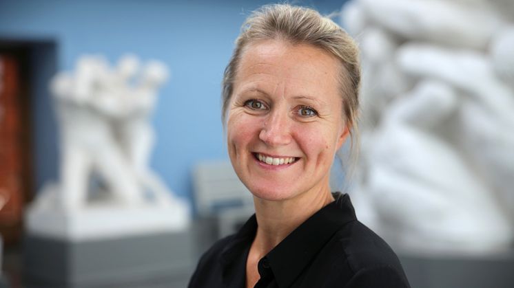 Kunsthistoriker Guri Skuggen ved Vigelandmuseet kommer med ny forskning om Vigeland som følge av Vigelandseminaret og Vigelandjubileet 2019. (Foto: Unni Irmelin Kvam / Vigelandmuseet)
