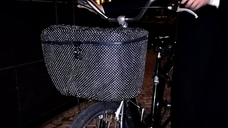 Reflekterande regnskydd till cykelkorg, prickar