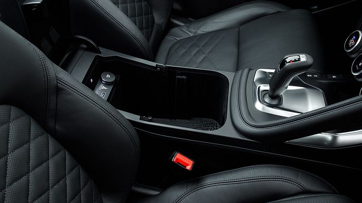 E-PACE S D240_Firenze Red_147