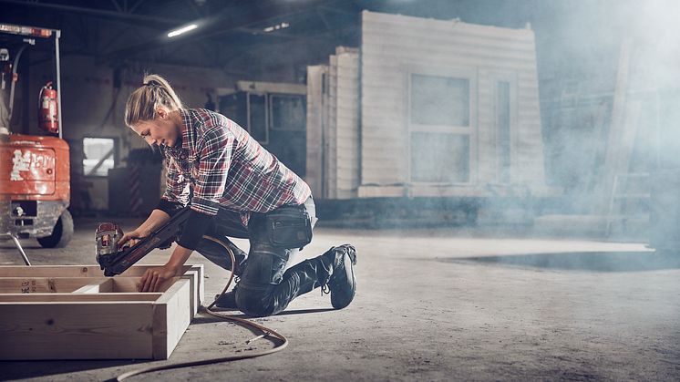 Woman Craftsman 7990