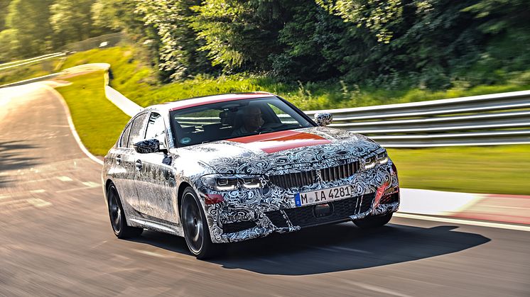 Nya BMW 3-serie Sedan: Uthållighetstestad på legendarisk mark