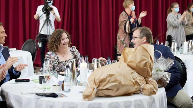 Jordbrugsteknologstuderende Michelle Nielsen og Markedschef i Danish Agro Per Hoffmann Jensen
