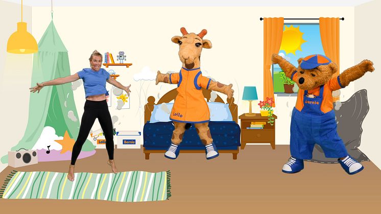 Lollo & Bernie och Yogobes Julia Glutz i videon "Upp och hoppa lilla loppa".