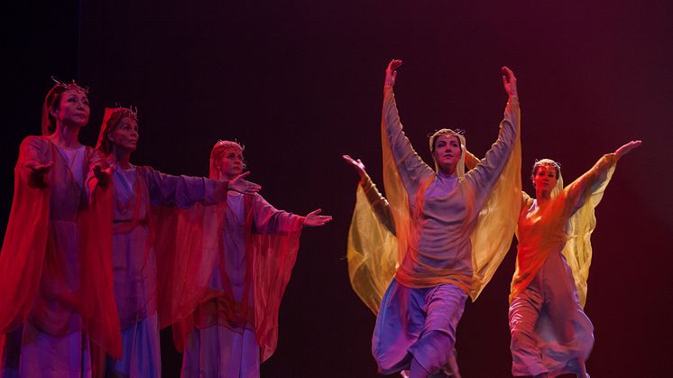 Beispiel Eurythmie als Bühnenkunst: Szene aus "Faust 2", Akt 1, Inszenierung der Goetheanum-Bühne