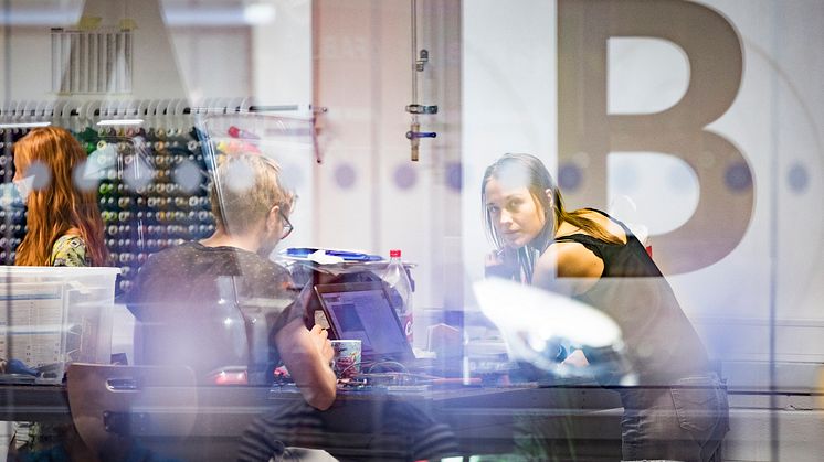 "Smart industri skapar en sammanhållen grupp industridoktorander som kommer att vara framtida nyckelpersoner för industriell/akademisk samverkan i Sverige", säger Kristina Säfsten, direktör för forskarskolan och professor vid Jönköping University.