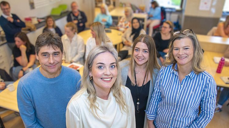 I centrum på bilden ser ni socialsekreterare Jessica Molnar Kragh och bakom henne från vänster ser vi social socialrådgivare Torbjörn Bevheden, kandidat  Jessica från Lunds univeristet samt socialrådgivare Hanna Hammar.