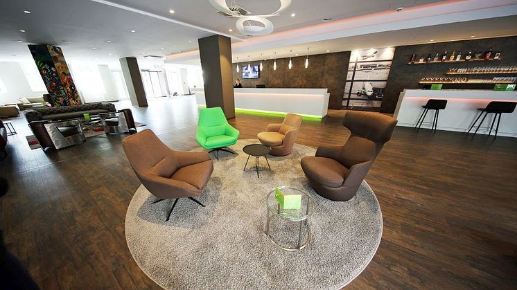 Die großräumige Lobby des Travel24 