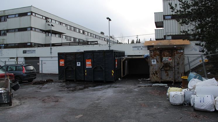 Før-bilde: Slik så fasaden i Johan Scharffenbergs vei 105 ut før rehabilitering.