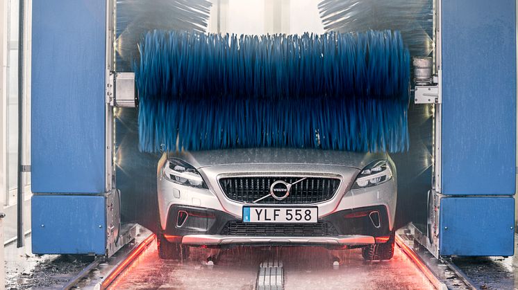 Miljön nedprioriterad när svenskarna vårtvättar bilen