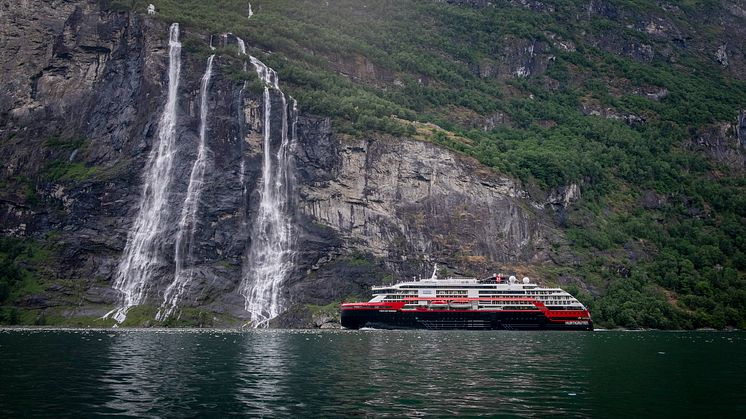 MS Fridtjof Nansen 02 Foto Andrea Klaussner Hurtigruten Expeditions.JPG