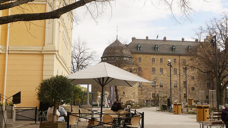 Uteservering Teaterplan. Foto Örebro kommun