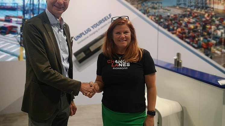 Achim Dries VD för VAHLE och Karin Ebbinghaus VD för Elonroad. 