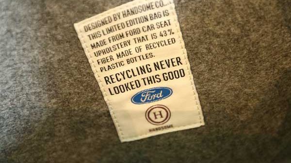 Ford viser setetrekk på catwalken:  Designere skapte moteklær  fra resirkulerte setetrekk