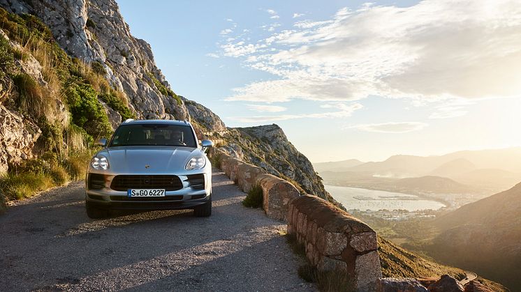 2_Porsche Macan S