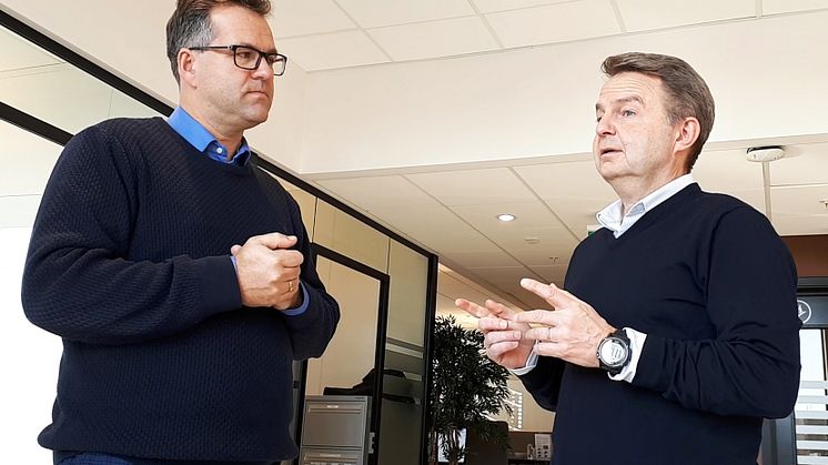 Konsernsjef Per Gunnar Borhaug (t.v.) og Tore Martin Skarpholt, leder for IT, teknologi og innovasjon i Ecura er enige om at ISO-sertifisering er et nyttig verktøy i arbeidet for økt informasjonssikkerhet.
