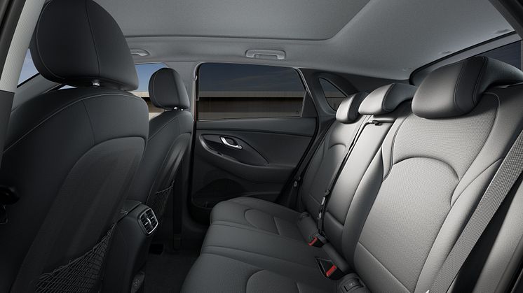 Hyundai-i30-fastback-interior-0324-03.jpg